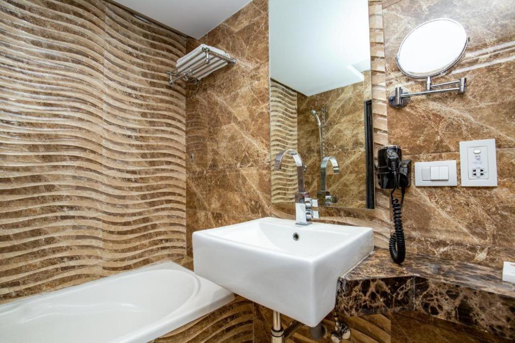 Hotel Tu Casa International Near Delhi Airport New Delhi Exteriör bild