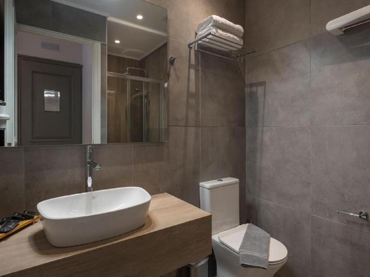 Hotel Tu Casa International Near Delhi Airport New Delhi Exteriör bild